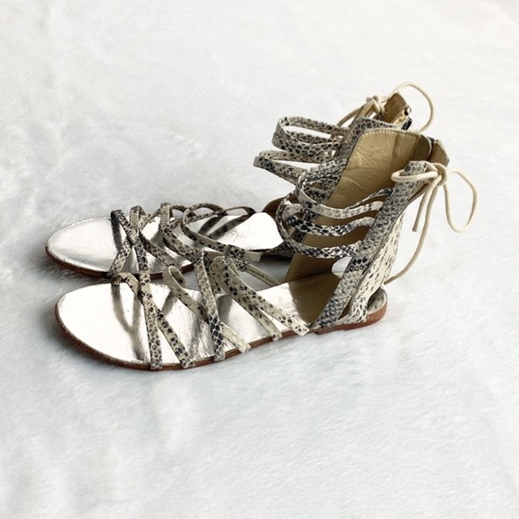 Free People Juliette Wrap Leather Sandals Snakeskin Print Flats Gladiator - Picture 1 of 10